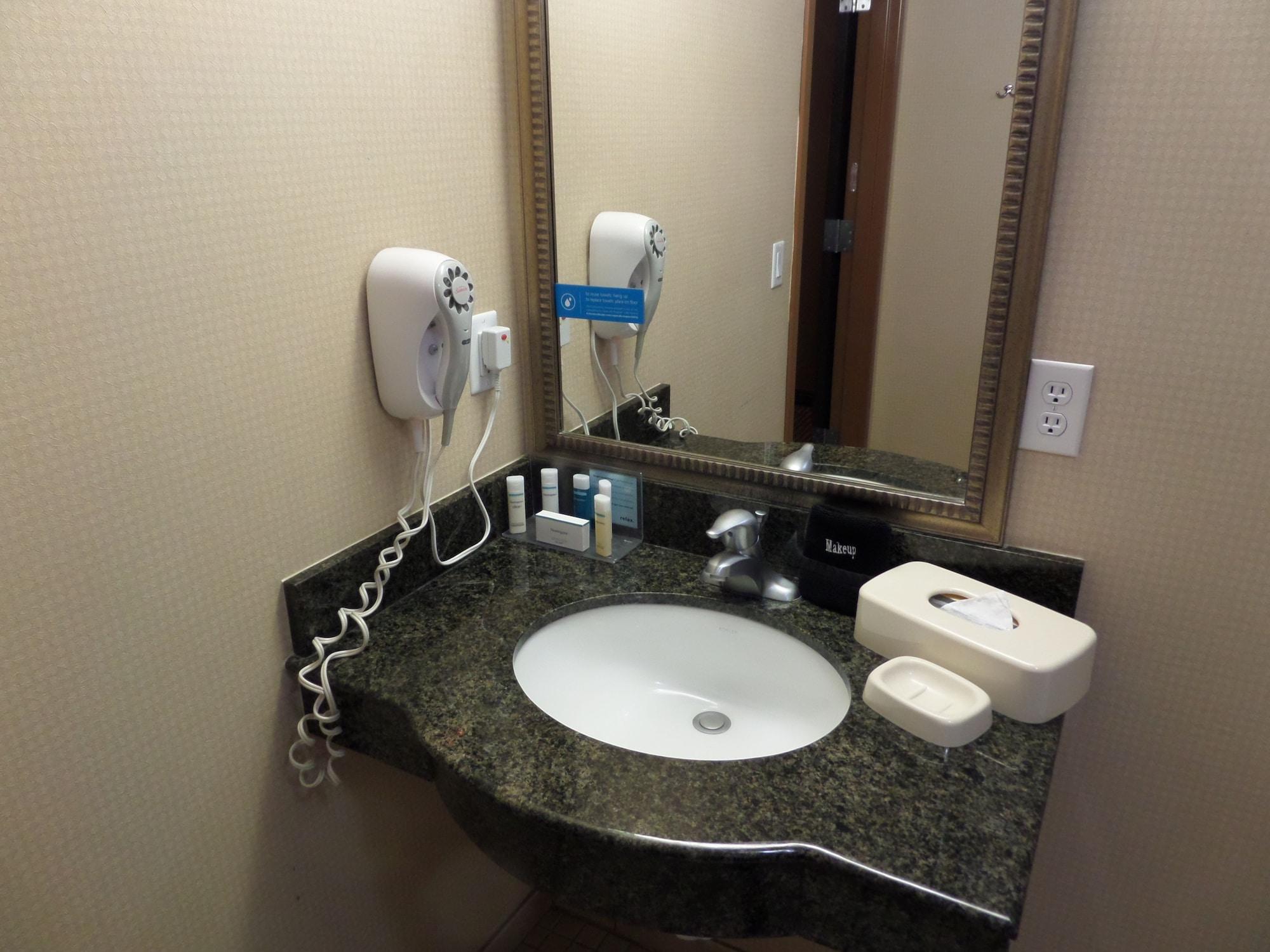 Hampton Inn And Suites Bakersfield / Highway 58 Exteriör bild