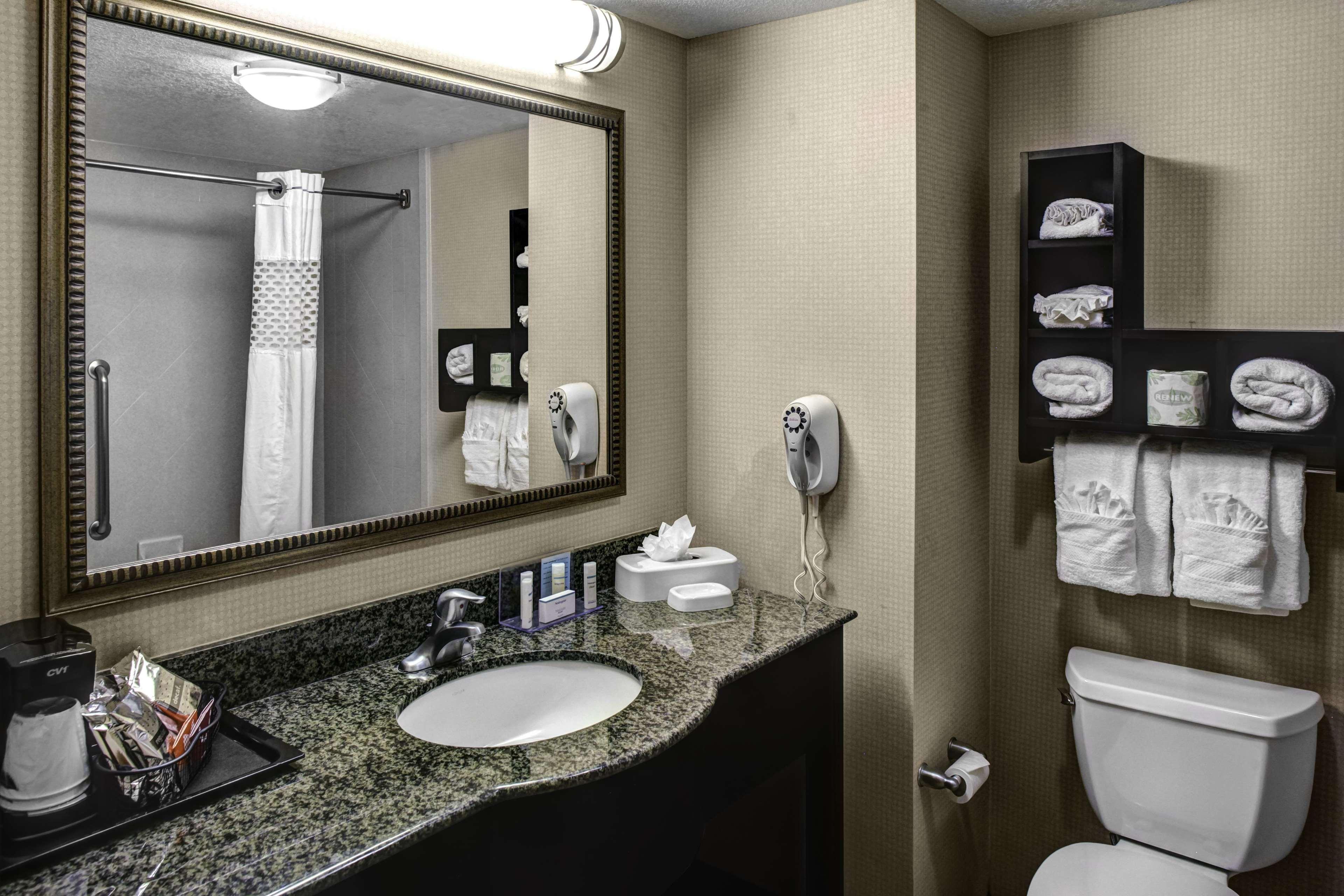 Hampton Inn And Suites Bakersfield / Highway 58 Exteriör bild