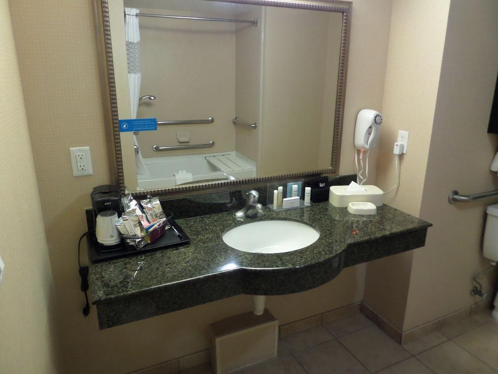 Hampton Inn And Suites Bakersfield / Highway 58 Exteriör bild