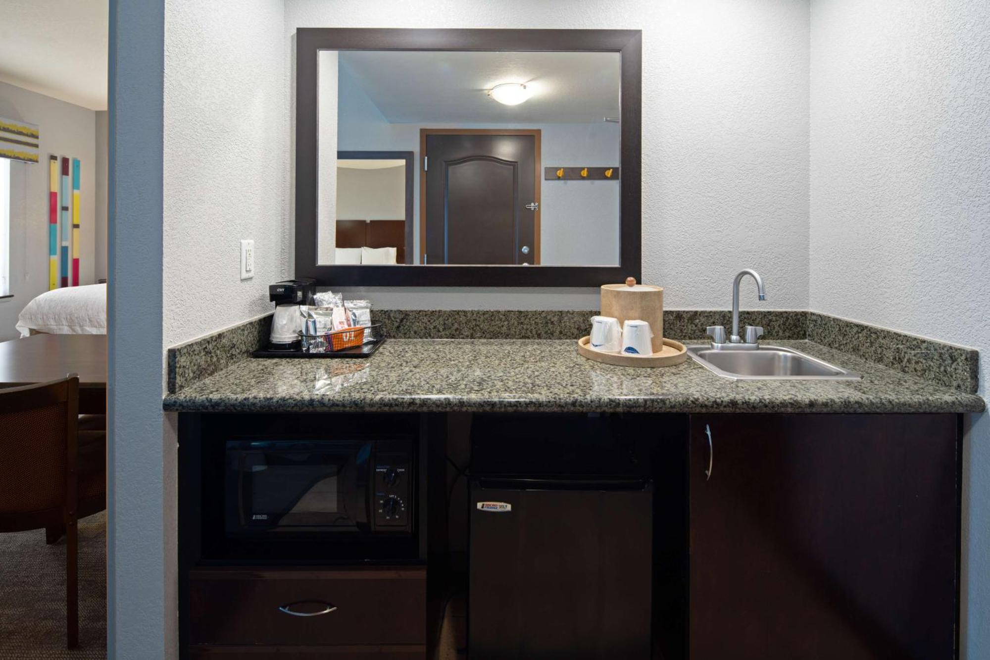 Hampton Inn And Suites Bakersfield / Highway 58 Exteriör bild