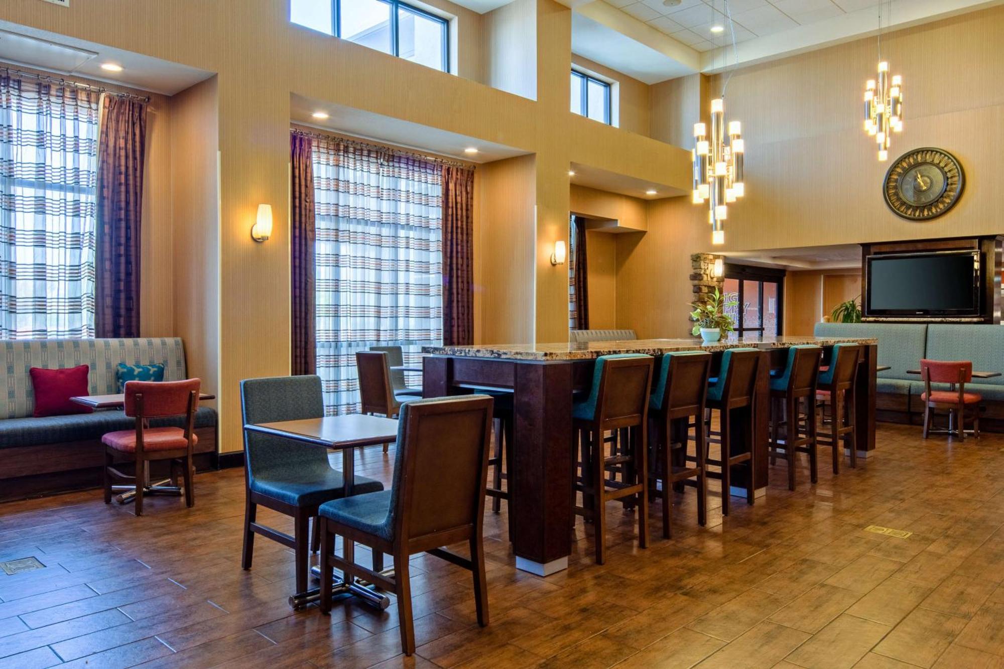 Hampton Inn And Suites Bakersfield / Highway 58 Exteriör bild