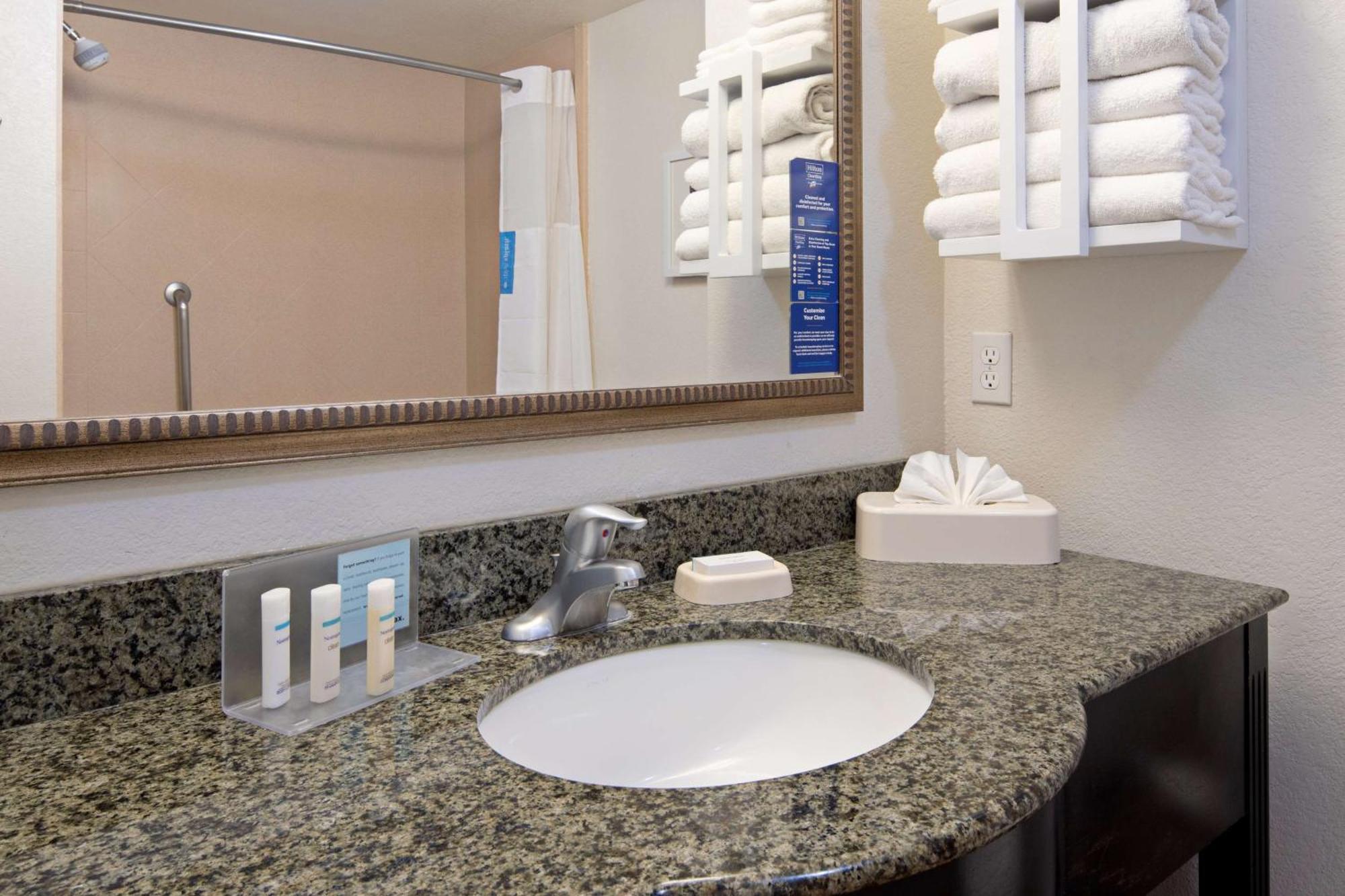 Hampton Inn And Suites Bakersfield / Highway 58 Exteriör bild